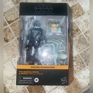 New in box STAR WARS the black series Mandalorian and Grogu
